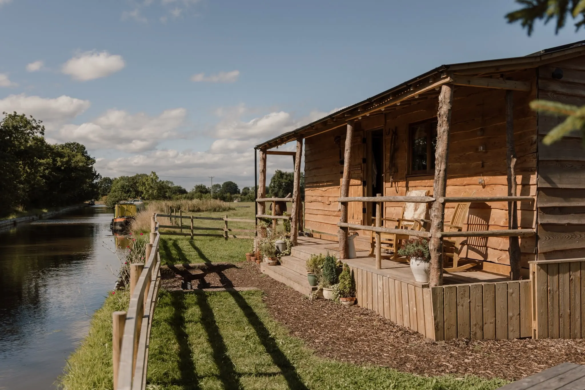 Canalside Cabin — photo 1